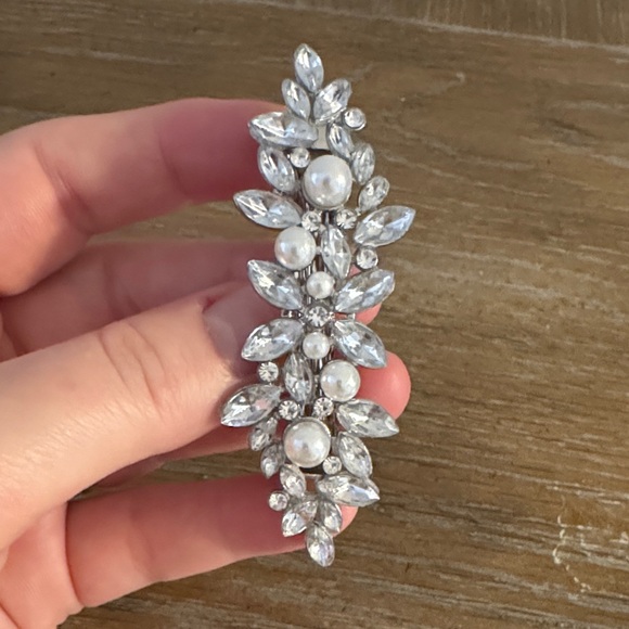 Accessories - Crystal & Pearl Hair Barrette Clip